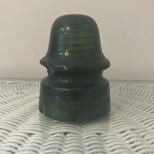 Antique insulator